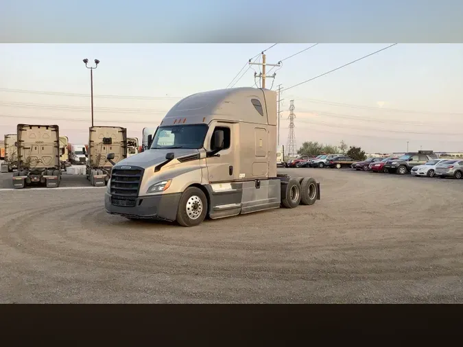 2021 Freightliner Cascadia 126