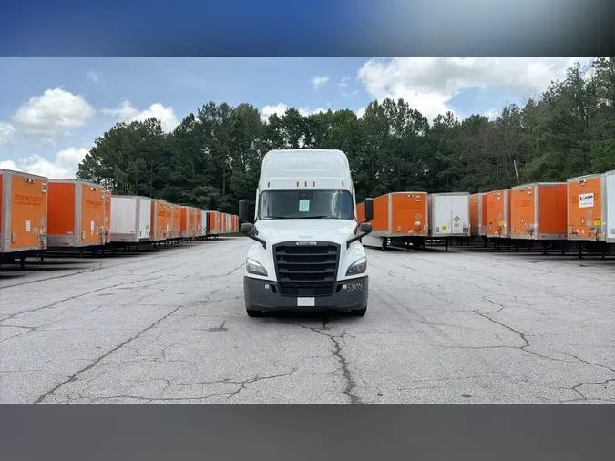 2023 Freightliner Cascadia 126a7b63bf577b3a73c61aeddedc1e01408