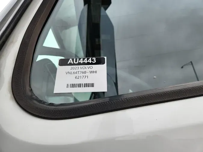 2023 VOLVO VNL64T760