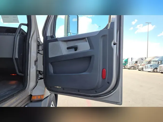 2022 Freightliner Cascadia 126