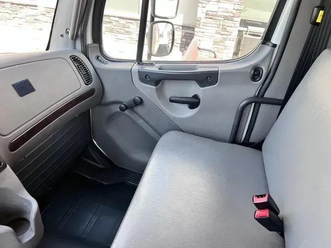 2019 Freightliner Business Class M2 106