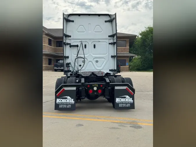 2022 FREIGHTLINER Cascadia 126a7c09b0185abf4a5d18f9dcb195b3814