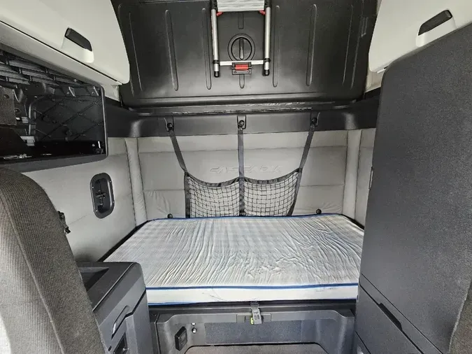 2021 FREIGHTLINER Cascadia 126