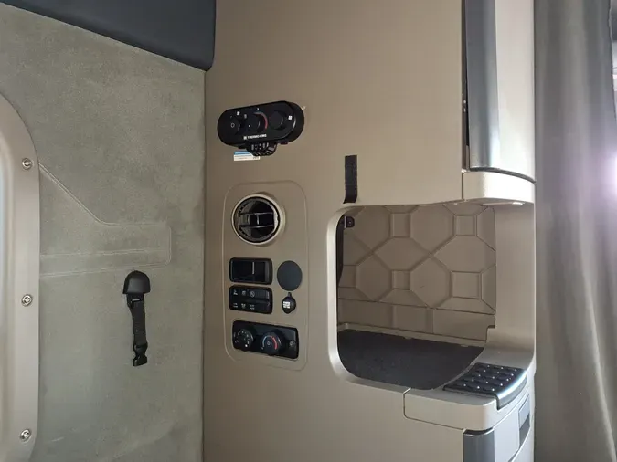 2020 FREIGHTLINER/MERCEDES CASCADIA 125