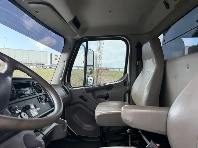2015 Freightliner M2 106
