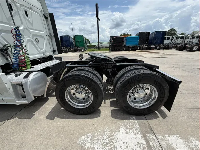 2020 Freightliner Cascadia 126