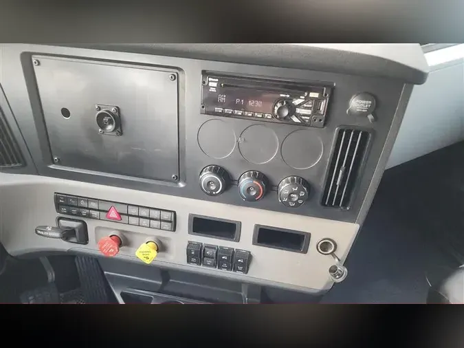 2021 FREIGHTLINER CA126