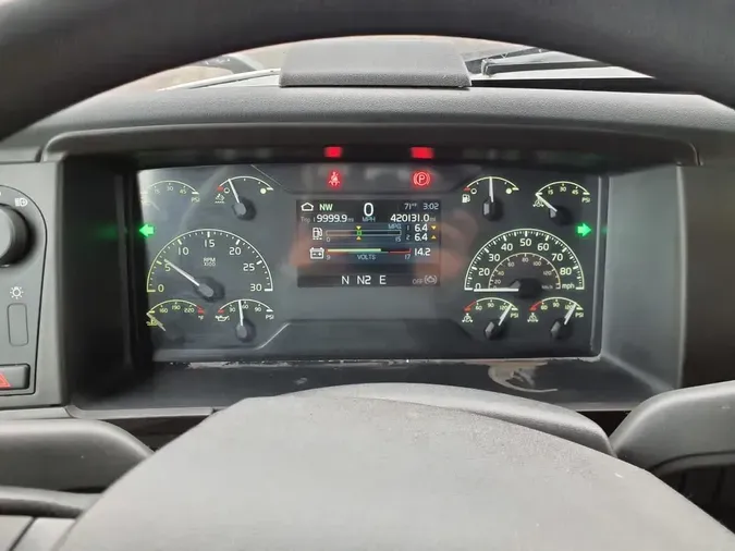 2020 VOLVO VNR64T-640