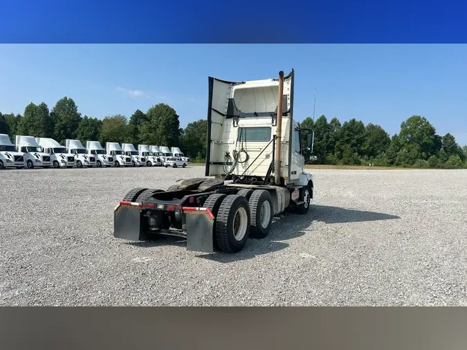 2016 Volvo VNL300