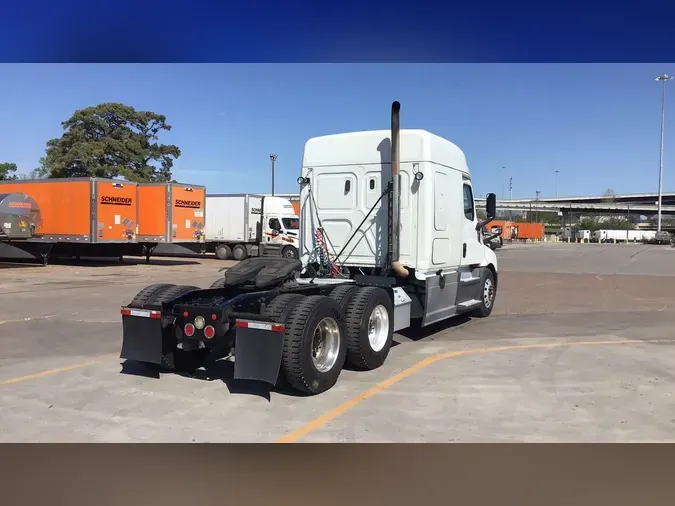 2020 Freightliner Cascadia 126