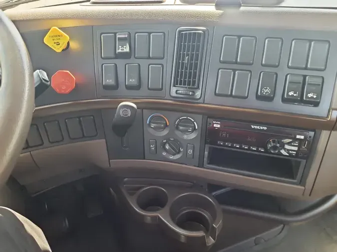 2018 VOLVO VNL64TRACTOR