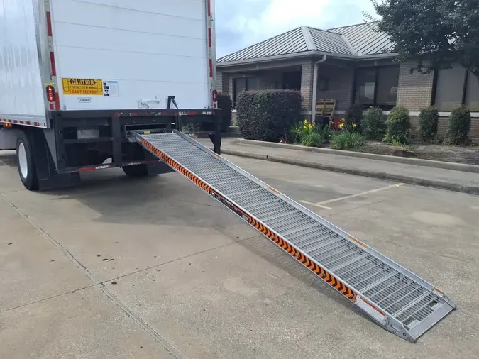 2019 NAVISTAR INTERNATIONAL 4300