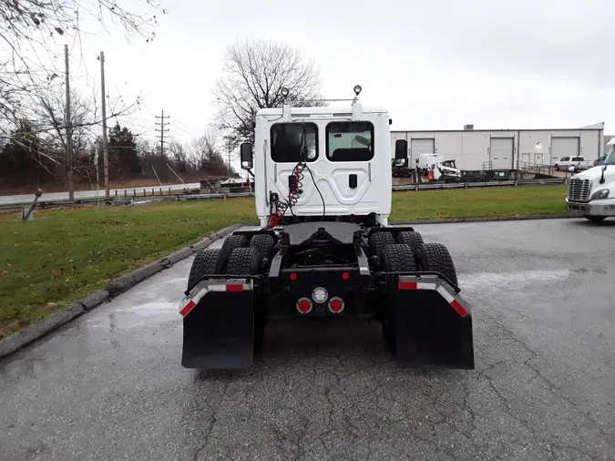 2017 FREIGHTLINER/MERCEDES CASCADIA 113