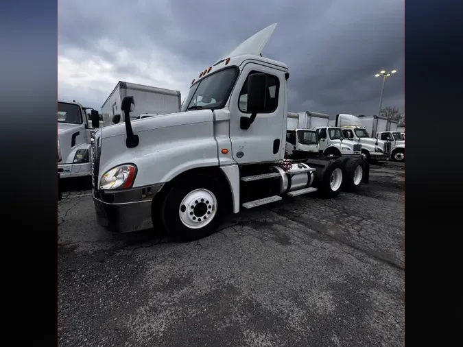 2019 FREIGHTLINER CASCADIA 125a7e5be226c89e94b10ec37b4b7de0e43