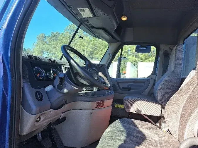 2016 Freightliner X12564ST