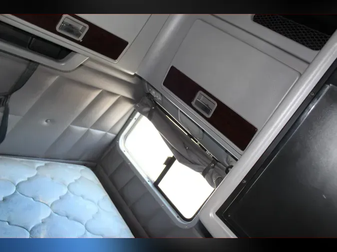2023 Peterbilt 389