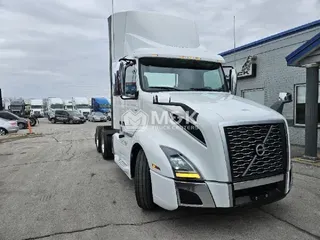 2021 VOLVO VNL300