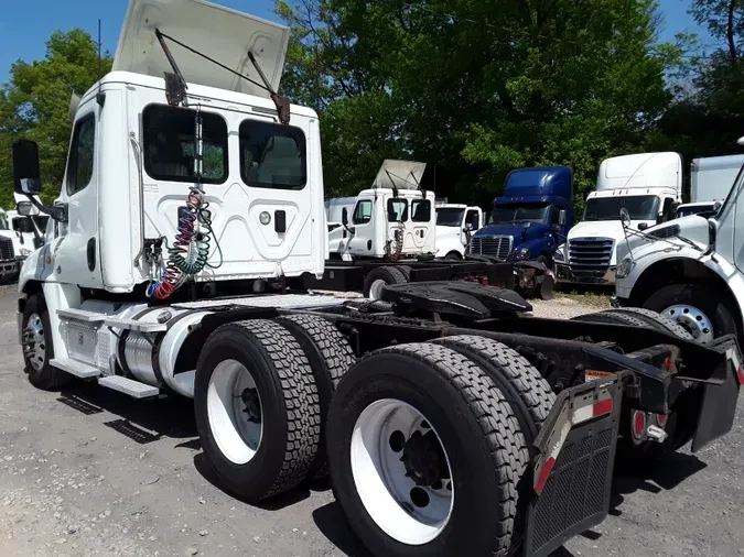 2017 FREIGHTLINER/MERCEDES CASCADIA 125