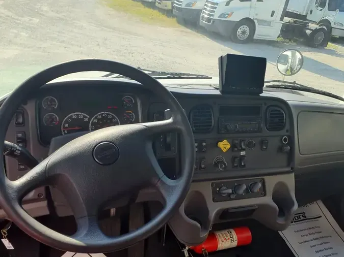 2017 FREIGHTLINER/MERCEDES M2 106