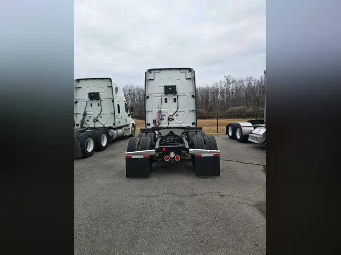 2017 FREIGHTLINER/MERCEDES CASCADIA 125