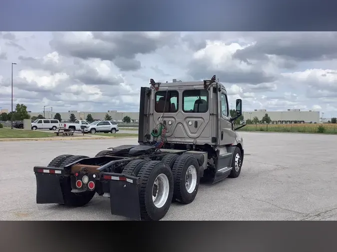 2020 Freightliner Cascadia 126