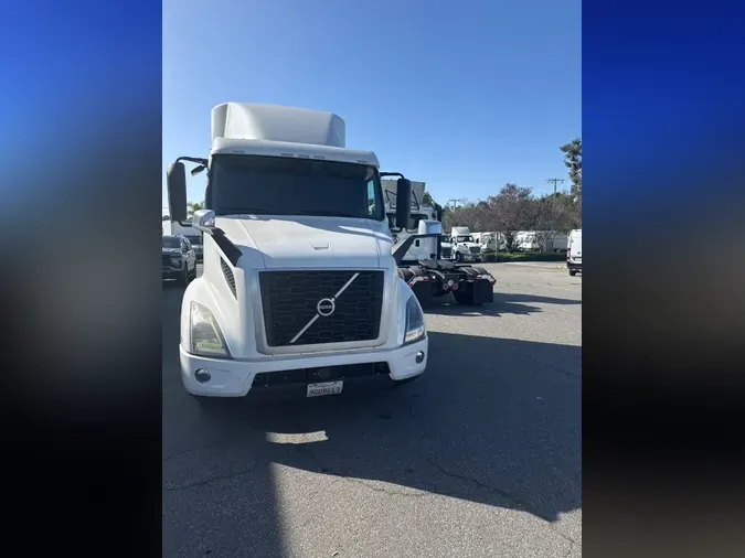 2020 VOLVO VNR64T-640