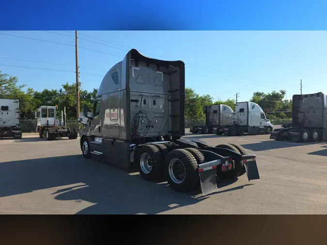 2025 Freightliner Cascadia 126