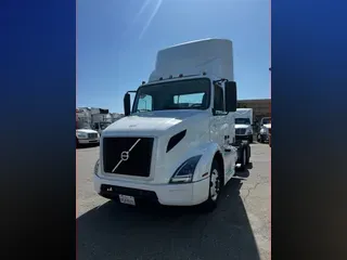 2018 VOLVO VNL64T-300