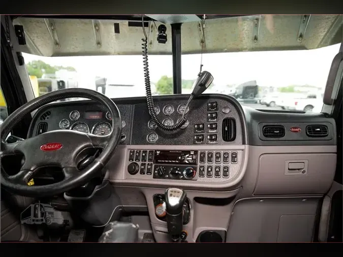 2016 PETERBILT 389