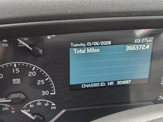 2022 VOLVO VNR64T300