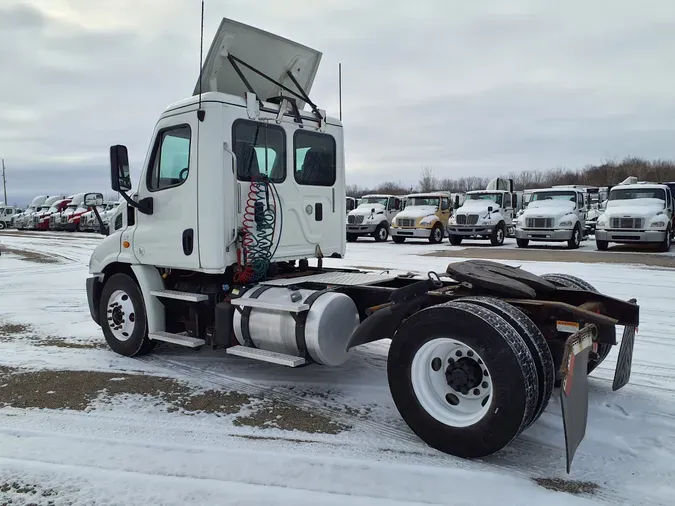 2016 FREIGHTLINER/MERCEDES CASCADIA 113