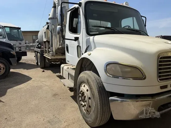 2011 FREIGHTLINER BUSINESS CLASS M2 106a7f828ff053001ebcd3aa2b4b686c4b5