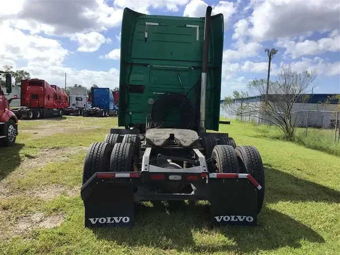 2011 VOLVO VNL670