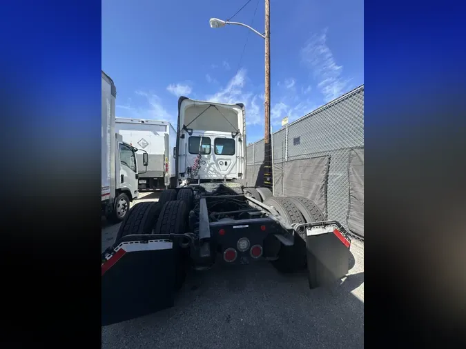 2019 FREIGHTLINER/MERCEDES CASCADIA 125