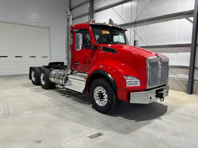 2027 Kenworth T880