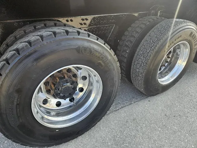 2016 MACK GU803