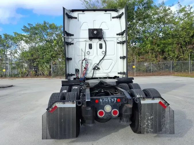 2017 FREIGHTLINER/MERCEDES CASCADIA 125