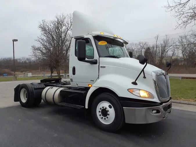 2019 NAVISTAR INTERNATIONAL RH613 DAYCAB S/A