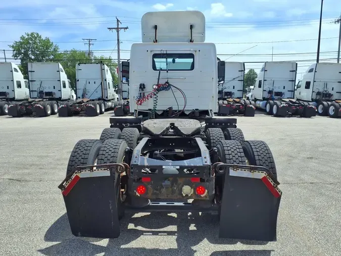 2019 VOLVO VNL64T-300