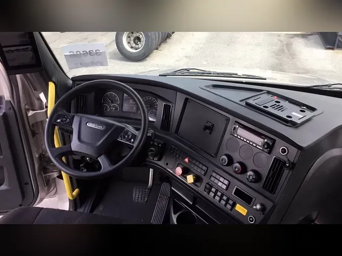 2025 Freightliner Cascadia 126
