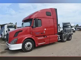 2015 VOLVO VNL64T670