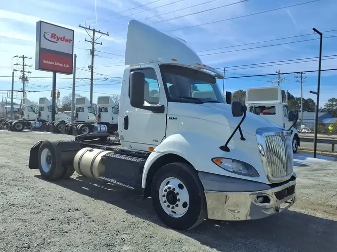 2019 NAVISTAR INTERNATIONAL RH613 DAYCAB S/A