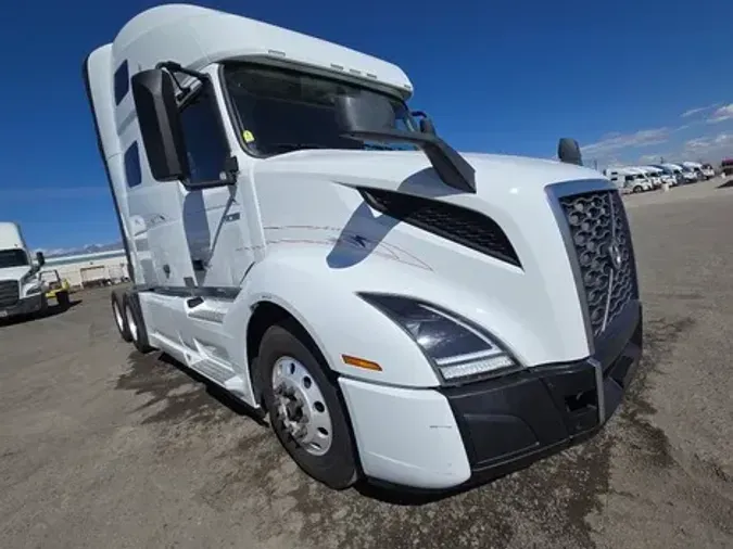 2021 VOLVO VNL760