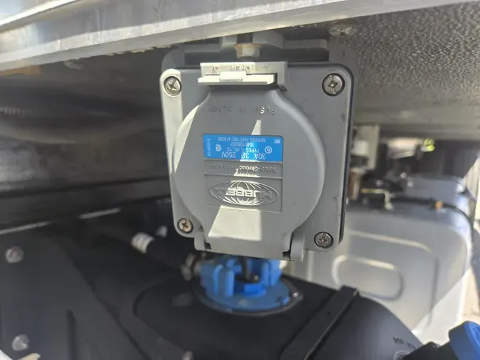 2023 Isuzu FTRa8071db1fa7c5943ba2757eca9f3d511