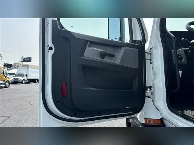 2021 FREIGHTLINER CA116