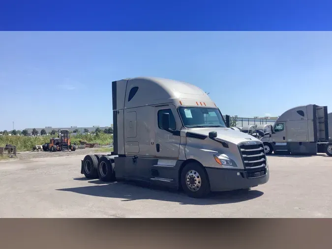 2024 Freightliner Cascadia 126a812fb6ce2e02e97f3f96d705e57e9ea