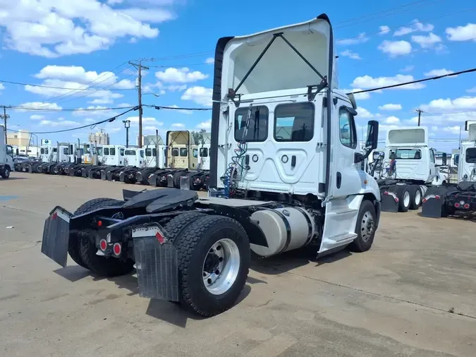 2019 FREIGHTLINER/MERCEDES CASCADIA 113