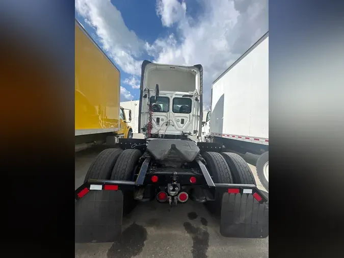 2016 FREIGHTLINER/MERCEDES CASCADIA 113