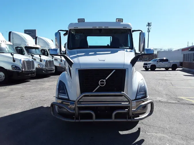 2021 VOLVO VNL64T-300