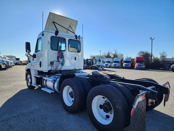 2020 FREIGHTLINER/MERCEDES CASCADIA 125